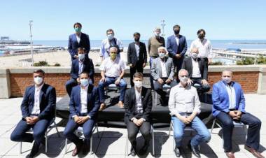 Intendentes de la costa atlántica respaldaron a Kicillof con respecto al viaje de egresados