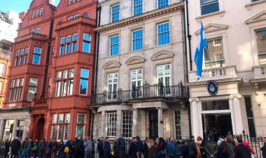 Argentinos votando en el exterior