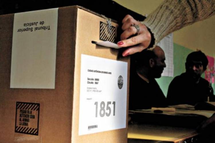 Unas PASO signadas por el consenso en el FdT y la competencia abierta en JxC