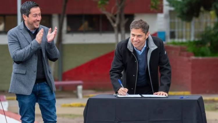 El gobernador de la Provincia de Buenos Aires, Axel Kicillof, comunica la suba salarial tras las paritarias con trabajadores de la Administración Pública.