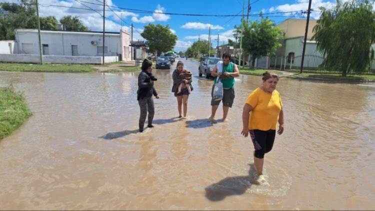 Bahía Blanca: casi ya sin agua acumulada, buscan reabrir las escuelas el miércoles
