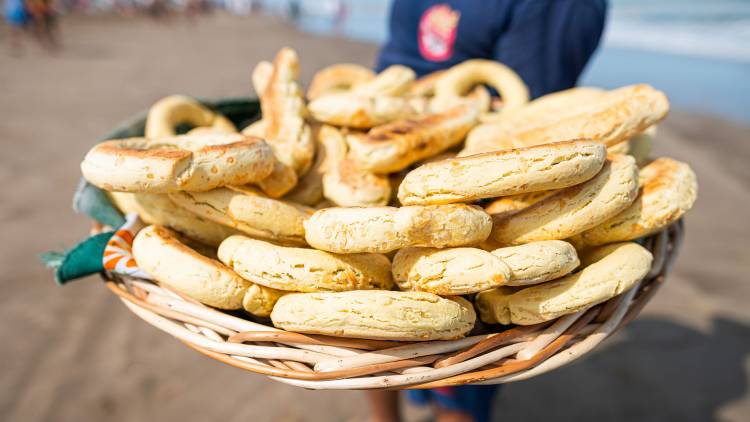 Destronaron a los churros: la curiosa comida que les da pelea en las playas de la Costa Atlántica